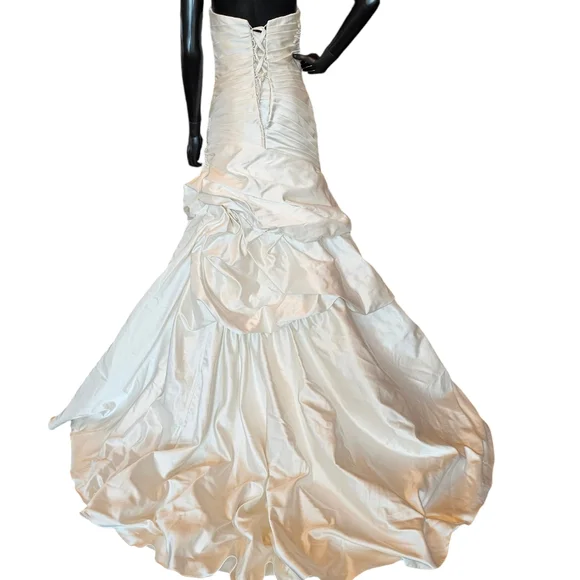 NWOT - Champ Satin Sweetheart Strapless Fit & Flare Kenneth Winston Wedding Gown - Picture 6 of 7